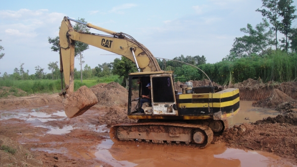 ขาย CAT E 200 B ขาย CAT E 200 B