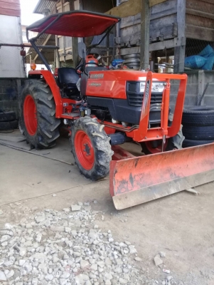 รถไถ 45 แรง DI  ปึ 53  ซ.ม 1900 นิดฯฯ เครื่องแห้งดี  พร้อมลุยงาน อุปกร  3 ชิ้น  ราคา  เบาฯฯ  300000 บาท    ดูรถ ที อ.คำเขื่อนแก้ว จ.ยโสธร    วันทูคอล 098 668-3479 dtac 094 283-9369 สิทธิ์ คับ