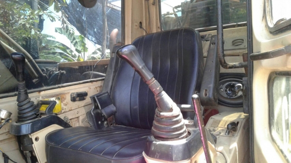 ขาย Cat. 312 V1  ไฟฟ้าครบ ช่วงล่างใหม่ เครื่องเดิม. ปั้มเดิม รถสวย แอร์เย็น สนใจติดต่อได้ที่ 0802719535 คุณเบียร์