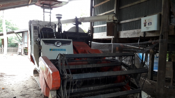 รถเกี่ยวข้าว DC 68g  ปี  54   นิ้วาปริงแท้ท๊อปรุ่นสุดท้าย +เทลเลอร์