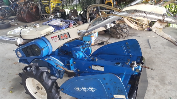 รถพรวนดิน 5.5 แรง  ใบตีเดินสวย พร้อมใช้งาน