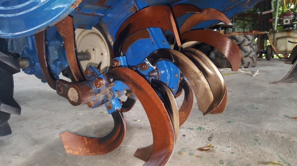 รถพรวนดิน 5.5 แรง  ใบตีเดินสวย พร้อมใช้งาน