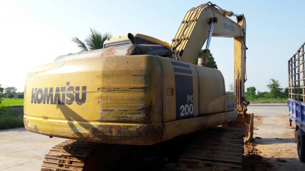 ขาย 1,150,000 KOMATSU pc 200-7 เล่มทะเบียน ไฟฟ้าครบ เครื่องดี ปั่มแรง เอวดี ช่างล่างดี รถพร้อมใช้ รถอยู่ ร้อยเอ็ด 090-772-3710 090-772-3708