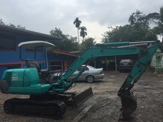 ขายรถขุดเล็ก komatsu pc30-7 สภาพเดิมๆพร้อมใช้