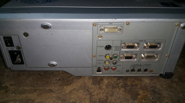 โปรเจคเตอร์ hitachi cp-x990