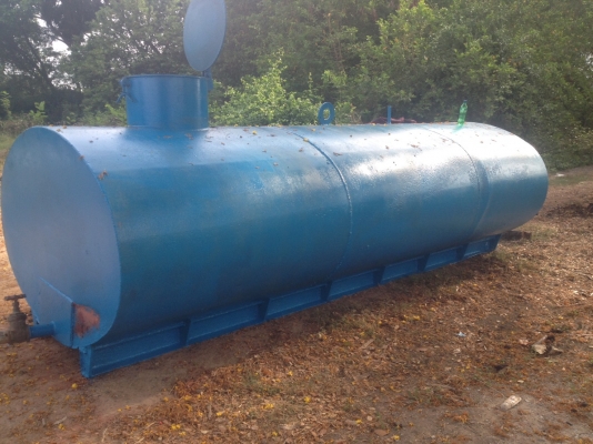 ขายด่วน ถังน้ำ6000ลิตร  มีขาตั้งยึดกับ รถ6ล้อ พอดี ไม่เป้นสนิม ลงสี นอกใน  ขายเพียง 35000