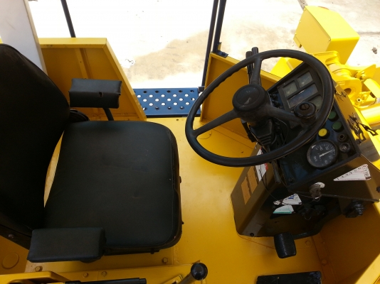 ขายรถตักล้อยาง KOMATSU WA 100-1 รถนำเข้าจากนอกแท้ยังไม่เคยใช้งานในไทยสภาพเต็มทุกอย่างมีเอกสารอินวอยไฟฟ้าครบรถพร้อมใช้ร้านละอองดาวแทรคเตอร์นครชัยศรี