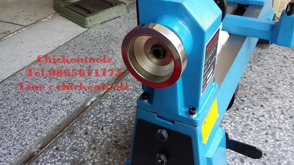 เครื่องกลึงไม้ งานแข็งแรง เป็นเหล็กทั้งตัวไม่ใช่เหล็กกล่องก็องแก็ง แบบที่ขาย ๆ กันในท้องตลาด มอเตอร์ 370 W กลึงชิ้นงานได้ยาวสุด 18 นิ้ว ปรับความเร็วรอบได้ตั้งแต่ 500 - 3200 รอบ ราคา 9000 บาท มารับเองนะครับ และส่งได้ตามตกลงครับ เครื่องกลึงไม้ งานแข็งแรง เป็นเหล็กทั้งตัวไม่ใช่เหล็กกล่องก็องแก็ง แบบที่ขาย ๆ กันในท้องตลาด มอเตอร์ 370 W กลึงชิ้นงานได้ยาวสุด 18 นิ้ว ปรับความเร็วรอบได้ตั้งแต่ 500 - 3200 รอบ ราคา 9000 บาท มารับเองนะครับ และส่งได้ตามตกลงครับ