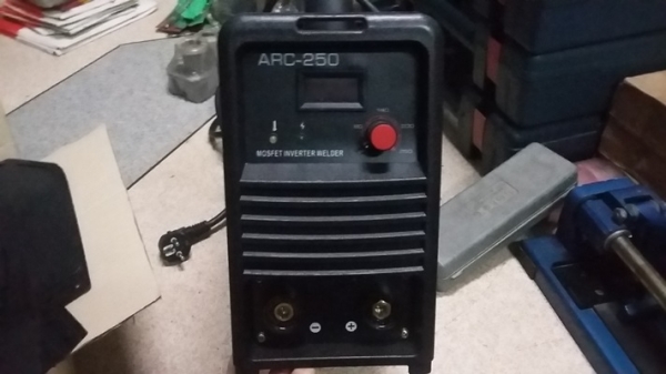 ตู้เชื่อม inverter ETOP ARC-250 สภาพมือ 1 แค่ไม่มีกล่อง ยังไม่เคยใช้งาน มีหน้ากากแถมด้วย ราคา 2000 บาทรวมส่งครับ