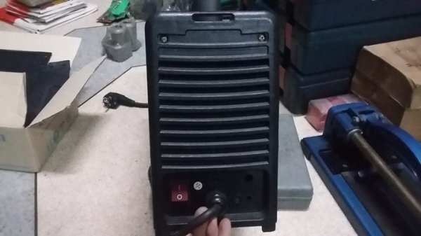 ตู้เชื่อม inverter ETOP ARC-250 สภาพมือ 1 แค่ไม่มีกล่อง ยังไม่เคยใช้งาน มีหน้ากากแถมด้วย ราคา 2000 บาทรวมส่งครับ