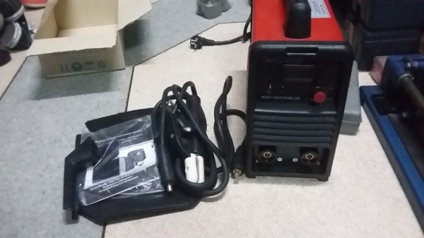 ตู้เชื่อม inverter ETOP ARC-250 สภาพมือ 1 แค่ไม่มีกล่อง ยังไม่เคยใช้งาน มีหน้ากากแถมด้วย ราคา 2000 บาทรวมส่งครับ