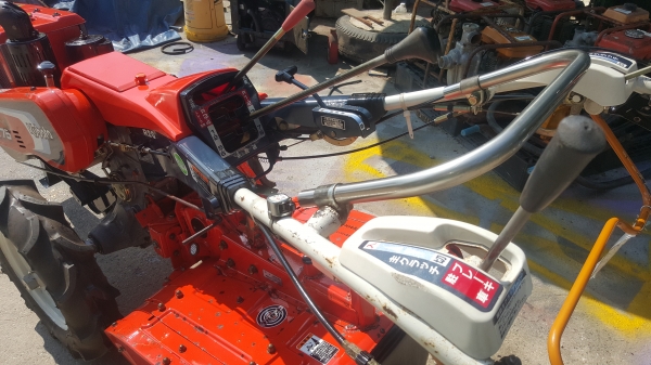 รถพรวนดิน ดีเชล สวยๆๆ  8 เกียร์เดินหน้า ถอยหลัง 4 เกียร์ พร้อมใช้