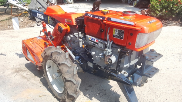 รถพรวนดิน ดีเชล สวยๆๆ  8 เกียร์เดินหน้า ถอยหลัง 4 เกียร์ พร้อมใช้