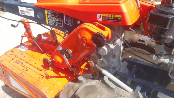 รถพรวนดิน ดีเชล สวยๆๆ  8 เกียร์เดินหน้า ถอยหลัง 4 เกียร์ พร้อมใช้