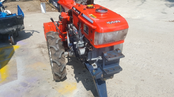 รถพรวนดิน ดีเชล สวยๆๆ  8 เกียร์เดินหน้า ถอยหลัง 4 เกียร์ พร้อมใช้