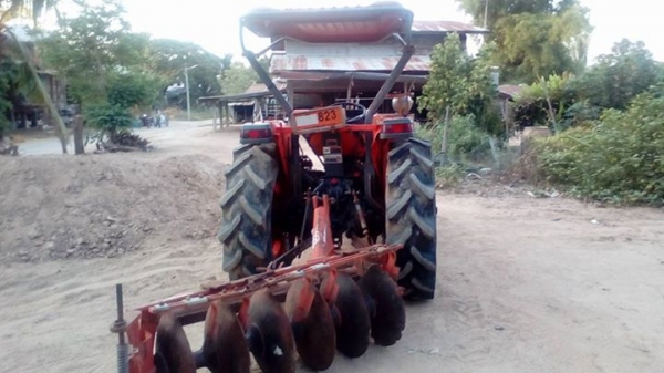 รถไถ่KUBOTA L4508 พร้อมใช้งาน อุปกรณ์ 2 ชิ้น ดันหน้า พาลหลัง เล่มทะเบียน พร้อม ราคาเบาๆๆ รถไถ่KUBOTA L4508 พร้อมใช้งาน อุปกรณ์ 2 ชิ้น ดันหน้า พาลหลัง เล่มทะเบียน พร้อม ราคาเบาๆๆ