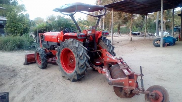 รถไถ่KUBOTA L4508 พร้อมใช้งาน อุปกรณ์ 2 ชิ้น ดันหน้า พาลหลัง เล่มทะเบียน พร้อม ราคาเบาๆๆ รถไถ่KUBOTA L4508 พร้อมใช้งาน อุปกรณ์ 2 ชิ้น ดันหน้า พาลหลัง เล่มทะเบียน พร้อม ราคาเบาๆๆ