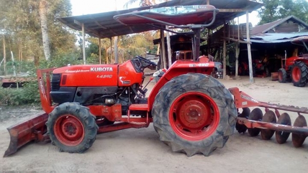 รถไถ่KUBOTA L4508 พร้อมใช้งาน อุปกรณ์ 2 ชิ้น ดันหน้า พาลหลัง เล่มทะเบียน พร้อม ราคาเบาๆๆ