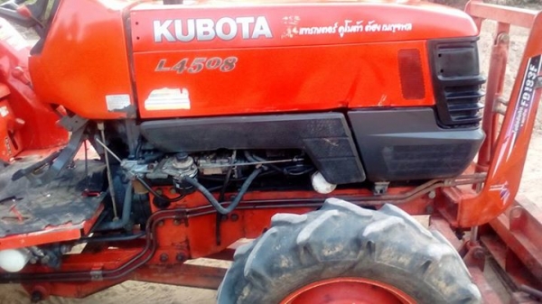 รถไถ่KUBOTA L4508 พร้อมใช้งาน อุปกรณ์ 2 ชิ้น ดันหน้า พาลหลัง เล่มทะเบียน พร้อม ราคาเบาๆๆ รถไถ่KUBOTA L4508 พร้อมใช้งาน อุปกรณ์ 2 ชิ้น ดันหน้า พาลหลัง เล่มทะเบียน พร้อม ราคาเบาๆๆ