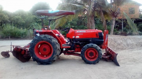 รถไถ่KUBOTA L4508 พร้อมใช้งาน อุปกรณ์ 2 ชิ้น ดันหน้า พาลหลัง เล่มทะเบียน พร้อม ราคาเบาๆๆ รถไถ่KUBOTA L4508 พร้อมใช้งาน อุปกรณ์ 2 ชิ้น ดันหน้า พาลหลัง เล่มทะเบียน พร้อม ราคาเบาๆๆ