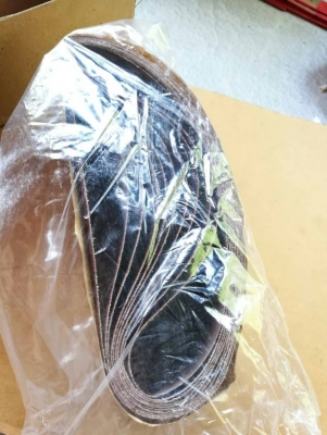 450 บ.ส่งฟรี083-2000058 LINE ID: line832923 กระดาษทรายแบบวง ยี่ห้อ HORSE SHOE ผลิต สเปน หน้ากว้าง 4นิ้ว ความละเอียดNo. 80 สำหรับใส่เครื่องขัดแบบรถถัง