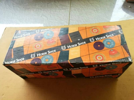 450 บ.ส่งฟรี083-2000058 LINE ID: line832923 กระดาษทรายแบบวง ยี่ห้อ HORSE SHOE ผลิต สเปน หน้ากว้าง 4นิ้ว ความละเอียดNo. 80 สำหรับใส่เครื่องขัดแบบรถถัง