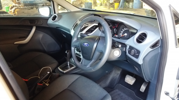 ขาย 265,000 FORD FIESTA ปี 2011 วิ่งน้อย 90,000 กม. เครื่องดี เกียร์ออโต้ดี แอร์เย็น ภายในเหมือนใหม่ รถสวยมีเสน่ห์ รถอยู่จันทบุรี 090-772-3710 090-772-3708