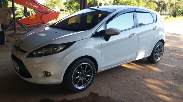 ขาย 265,000 FORD FIESTA ปี 2011 วิ่งน้อย 90,000 กม. เครื่องดี เกียร์ออโต้ดี แอร์เย็น ภายในเหมือนใหม่ รถสวยมีเสน่ห์ รถอยู่จันทบุรี 090-772-3710 090-772-3708 ขาย 265,000 FORD FIESTA ปี 2011 วิ่งน้อย 90,000 กม. เครื่องดี เกียร์ออโต้ดี แอร์เย็น ภายในเหมือนใหม่ รถสวยมีเสน่ห์ รถอยู่จันทบุรี 090-772-3710 090-772-3708