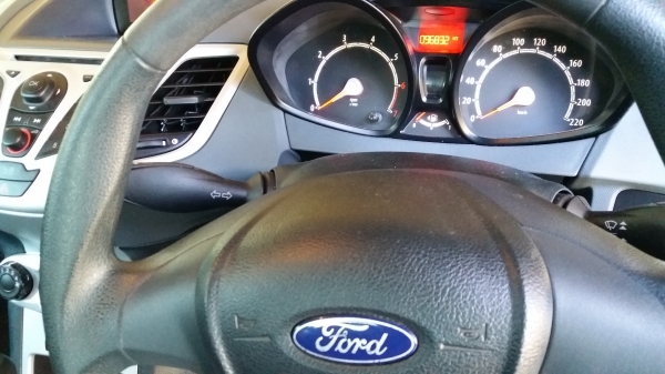 ขาย 265,000 FORD FIESTA ปี 2011 วิ่งน้อย 90,000 กม. เครื่องดี เกียร์ออโต้ดี แอร์เย็น ภายในเหมือนใหม่ รถสวยมีเสน่ห์ รถอยู่จันทบุรี 090-772-3710 090-772-3708