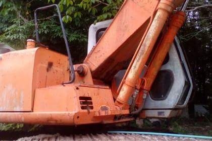 ขาย 495,000 HITACHI EX 200-3 ไฟฟ้าตัด เครื่องดี ปั้มแรง เอวแน่น ช่วงล่างเต็ม รถอยู่ จันทบุรี 090-772-3710 090-772-3708