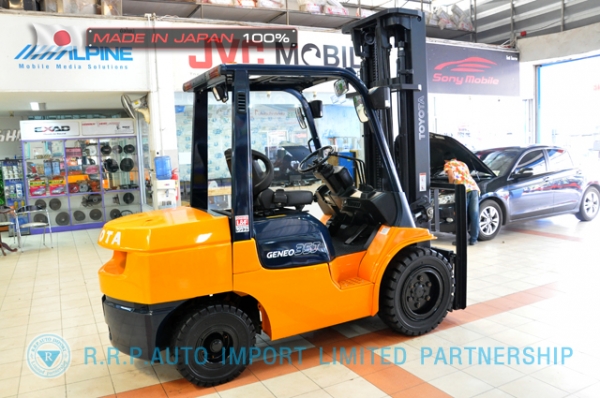 ขายรถโฟล์คลิฟท์มือสอง TOYOTA รุ่น 7FDJ35-23354 นำเข้าจากประเทศญี่ปุ่น 100\% ไม่เคยใช้งานในไทย