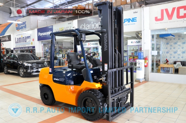 ขายรถโฟล์คลิฟท์มือสอง TOYOTA รุ่น 7FDJ35-23354 นำเข้าจากประเทศญี่ปุ่น 100\% ไม่เคยใช้งานในไทย