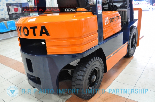 ขายรถโฟล์คลิฟท์มือสอง TOYOTA รุ่น 5FD25-60381 นำเข้าจากประเทศญี่ปุ่น 100\% ไม่เคยใช้งานในไทย
