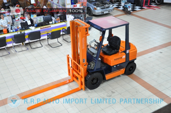ขายรถโฟล์คลิฟท์มือสอง TOYOTA รุ่น 5FD25-60381 นำเข้าจากประเทศญี่ปุ่น 100\% ไม่เคยใช้งานในไทย