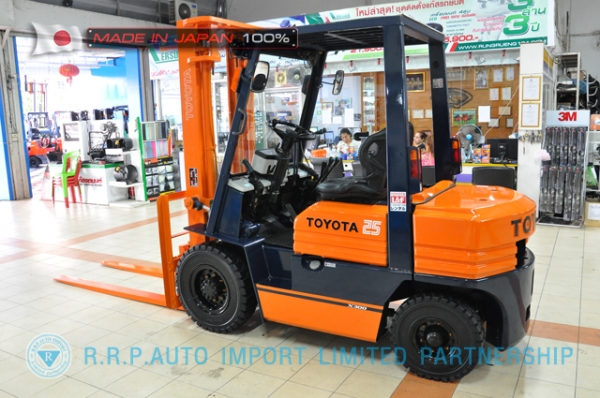 ขายรถโฟล์คลิฟท์มือสอง TOYOTA รุ่น 5FD25-60381 นำเข้าจากประเทศญี่ปุ่น 100\% ไม่เคยใช้งานในไทย