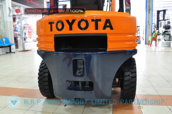 ขายรถโฟล์คลิฟท์มือสอง TOYOTA รุ่น 5FD25-60381 นำเข้าจากประเทศญี่ปุ่น 100\% ไม่เคยใช้งานในไทย