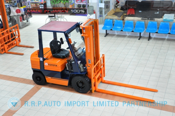 ขายรถโฟล์คลิฟท์มือสอง TOYOTA รุ่น 5FD25-60381 นำเข้าจากประเทศญี่ปุ่น 100\% ไม่เคยใช้งานในไทย