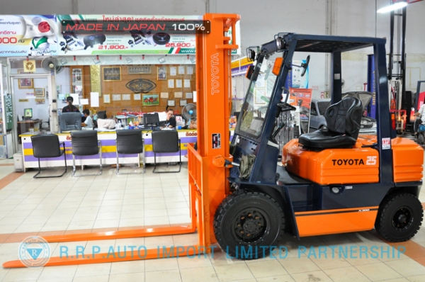 ขายรถโฟล์คลิฟท์มือสอง TOYOTA รุ่น 5FD25-60381 นำเข้าจากประเทศญี่ปุ่น 100\% ไม่เคยใช้งานในไทย