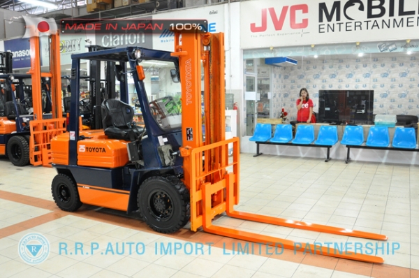 ขายรถโฟล์คลิฟท์มือสอง TOYOTA รุ่น 5FD25-60381 นำเข้าจากประเทศญี่ปุ่น 100\% ไม่เคยใช้งานในไทย