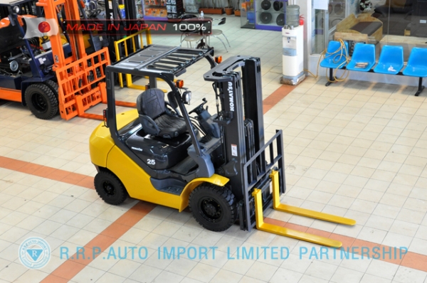 ขายรถโฟล์คลิฟท์มือสอง KOMATSU รุ่น FD25T-16-702220 นำเข้าไม่เคยใช้งานในไทย