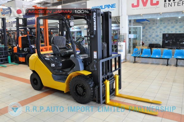 ขายรถโฟล์คลิฟท์มือสอง KOMATSU รุ่น FD25T-16-702220 นำเข้าไม่เคยใช้งานในไทย