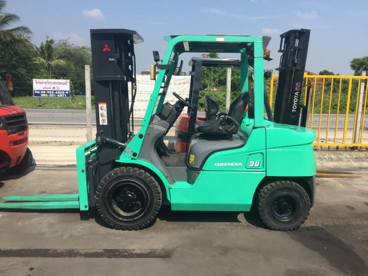 ฟอล์คลิฟต์ 3 ตัน MITSUBISHI FD30 NT รถปี 2012  เสา 4.7 เมตร