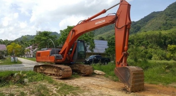 ขาย >>> Hitachi Zx200 รุ่น 1 <<<  โซ่ใหม่ 2 ข้าง พร้อมใช้งาน เบอร์ติดต่อ 098-7155789
