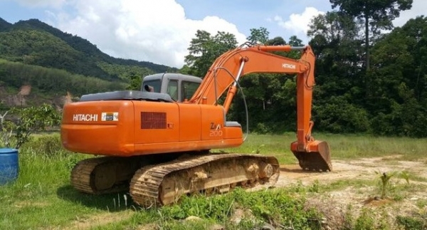ขาย >>> Hitachi Zx200 รุ่น 1 <<<  โซ่ใหม่ 2 ข้าง พร้อมใช้งาน เบอร์ติดต่อ 098-7155789
