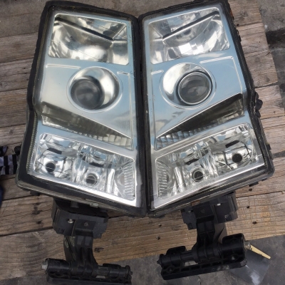 ไฟหน้า VOLVO รุ่น FM 12.