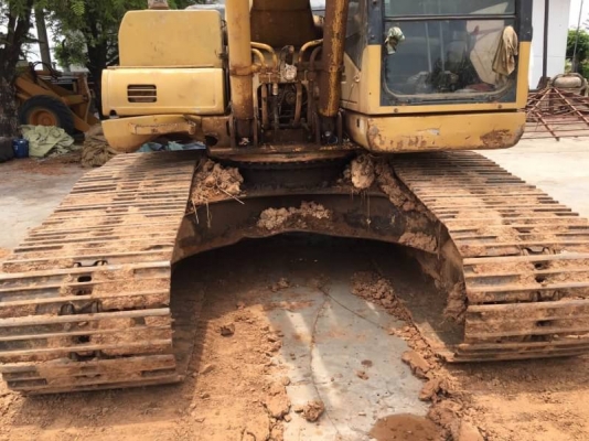 KOMATSU PC 200-7 ราคา 1,150,000 บาท  ทำงาน ดี เครื่องดี ปั้มดี โซหนา เอวแน่น สภาพพร้อมใช้ เอกสารเล่มทะเบียน  รถอยู่. กาฬสินธุ์ โทร&amp;ไอดีไลน์ 0610710295 ไอดีไลน์  0610710295