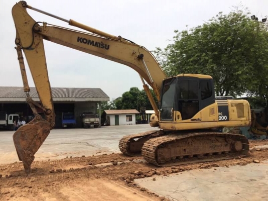 KOMATSU PC 200-7 ราคา 1,150,000 บาท  ทำงาน ดี เครื่องดี ปั้มดี โซหนา เอวแน่น สภาพพร้อมใช้ เอกสารเล่มทะเบียน  รถอยู่. กาฬสินธุ์ โทร&amp;ไอดีไลน์ 0610710295 ไอดีไลน์  0610710295