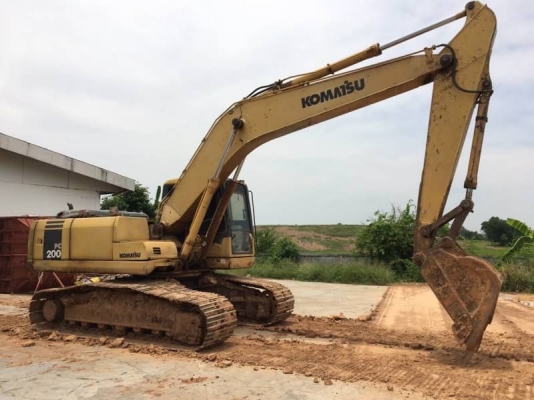 KOMATSU PC 200-7 ราคา 1,150,000 บาท  ทำงาน ดี เครื่องดี ปั้มดี โซหนา เอวแน่น สภาพพร้อมใช้ เอกสารเล่มทะเบียน  รถอยู่. กาฬสินธุ์ โทร&amp;ไอดีไลน์ 0610710295 ไอดีไลน์  0610710295