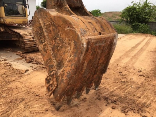 KOMATSU PC 200-7 ราคา 1,150,000 บาท  ทำงาน ดี เครื่องดี ปั้มดี โซหนา เอวแน่น สภาพพร้อมใช้ เอกสารเล่มทะเบียน  รถอยู่. กาฬสินธุ์ โทร&amp;ไอดีไลน์ 0610710295 ไอดีไลน์  0610710295