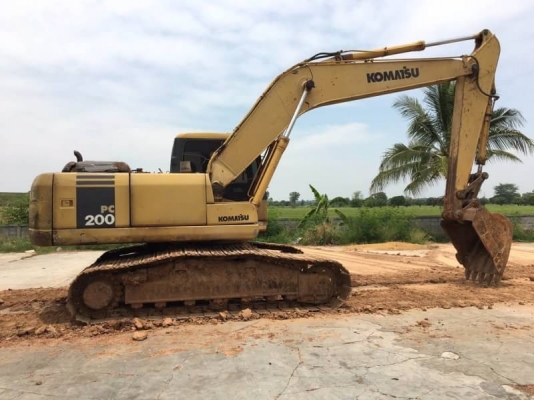 KOMATSU PC 200-7 ราคา 1,150,000 บาท  ทำงาน ดี เครื่องดี ปั้มดี โซหนา เอวแน่น สภาพพร้อมใช้ เอกสารเล่มทะเบียน  รถอยู่. กาฬสินธุ์ โทร&amp;ไอดีไลน์ 0610710295 ไอดีไลน์  0610710295